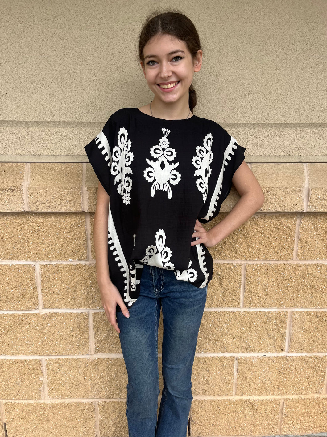 Sandra black and white top