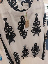 Load image into Gallery viewer, Sandra black and white top