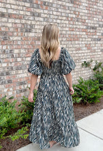 Load image into Gallery viewer, Teal Print Maxi Dress with Puff sleeves