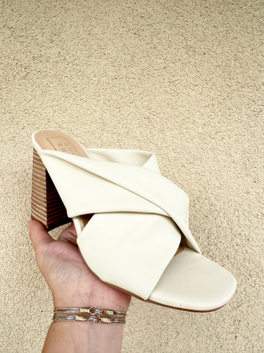 Fiji Bone Shoe